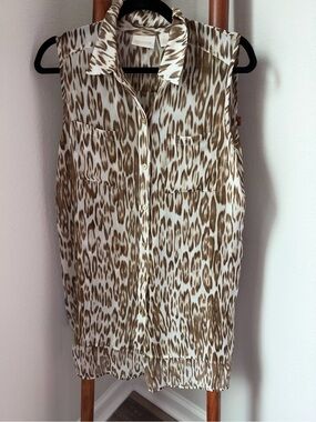 Chico's Sleeveless Leopard-Print Button Down in Brown and Cream Size 1/Medium